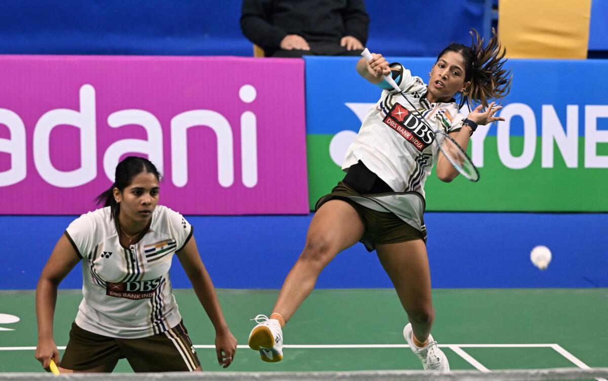 Treesa-Gayatri Gopichand tiếp tục bảo vệ danh hiệu của mình với chiến thắng dễ dàng 21-11, 21-15 trước cặp Xin Yee Ong và Carmen Ting của Malaysia.